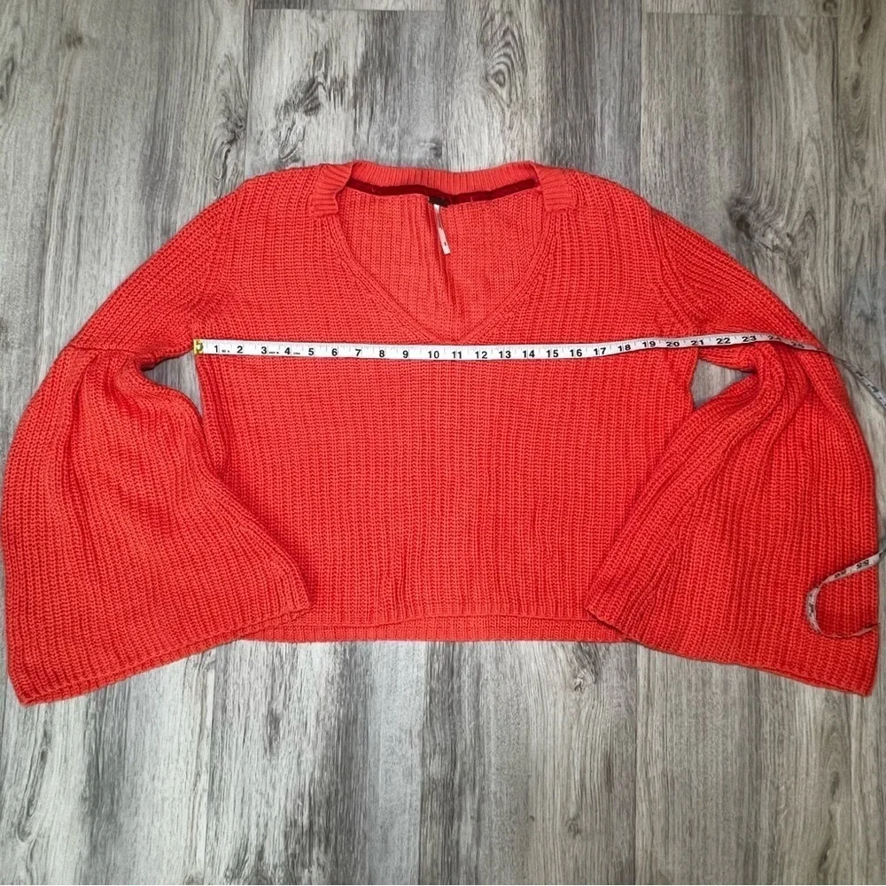 Free People Sweater Size Small Coral Pink Orange Damsel Bell Sleeve Cropped Sz S